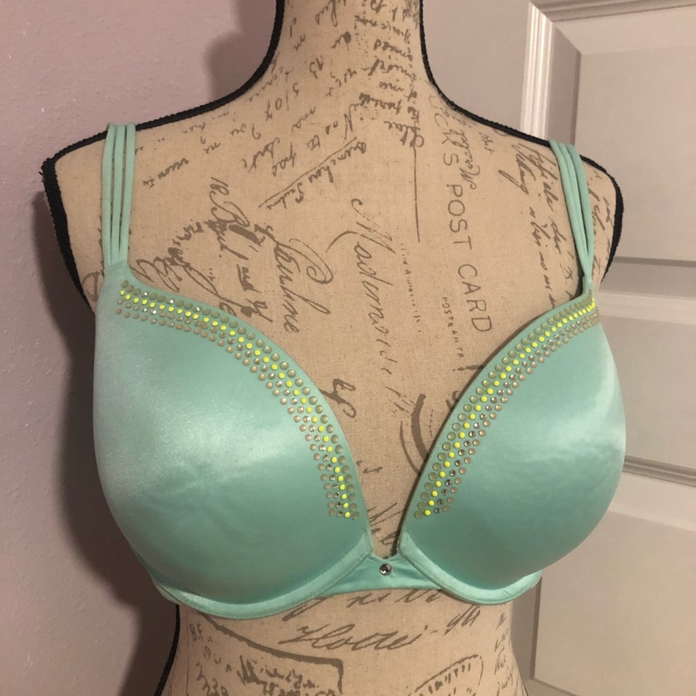 Victoria’s Secret very sexy push-up bra race back 38D